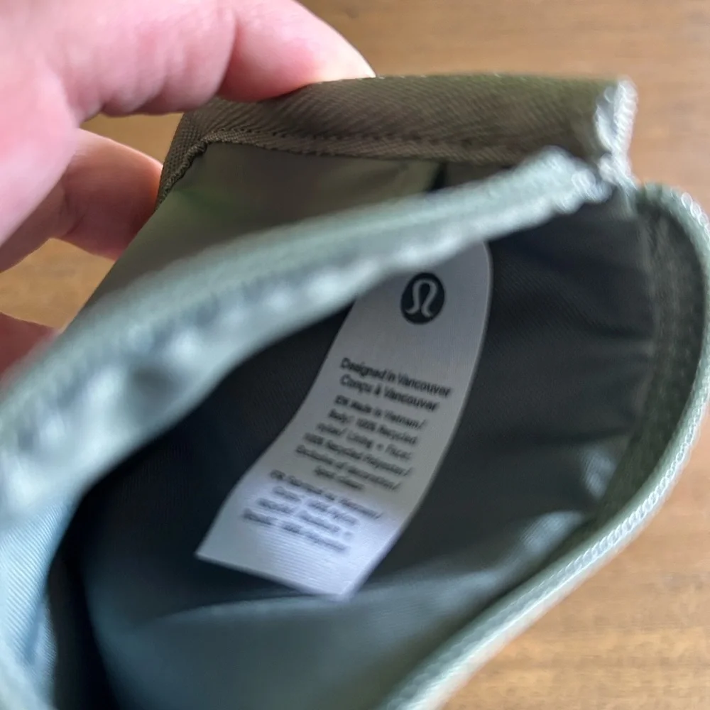 Lululemon True Identity Card Case Willow Leaf/Silver